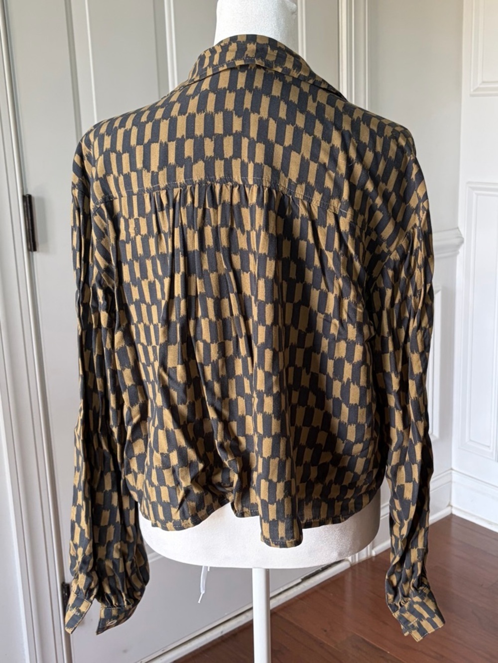 By Together Black and Brown Geometric Tie-Front Button Down Shirt Size Small - Picture 4 of 5